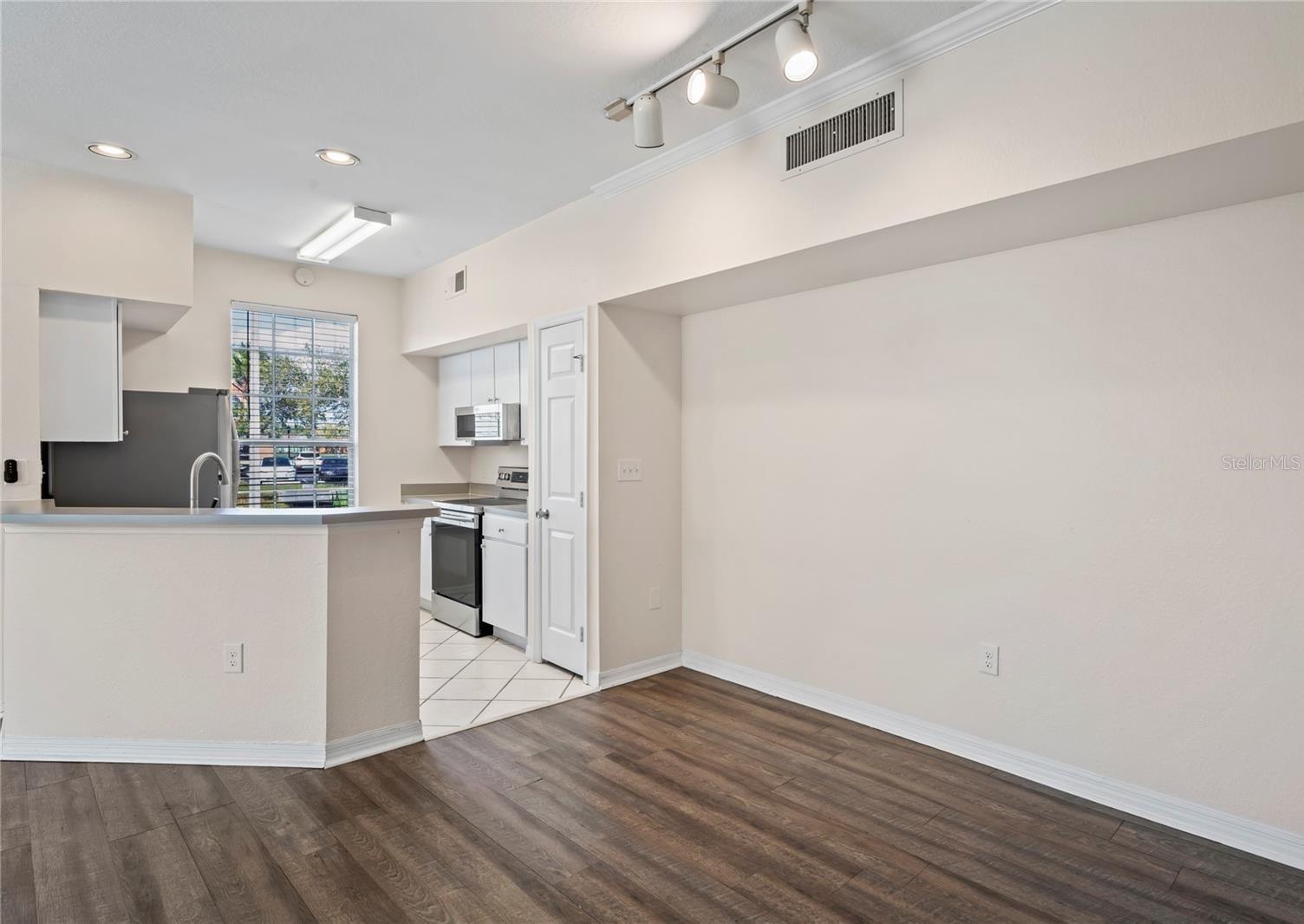 Image 13 of 42 For 10512 White Lake Court