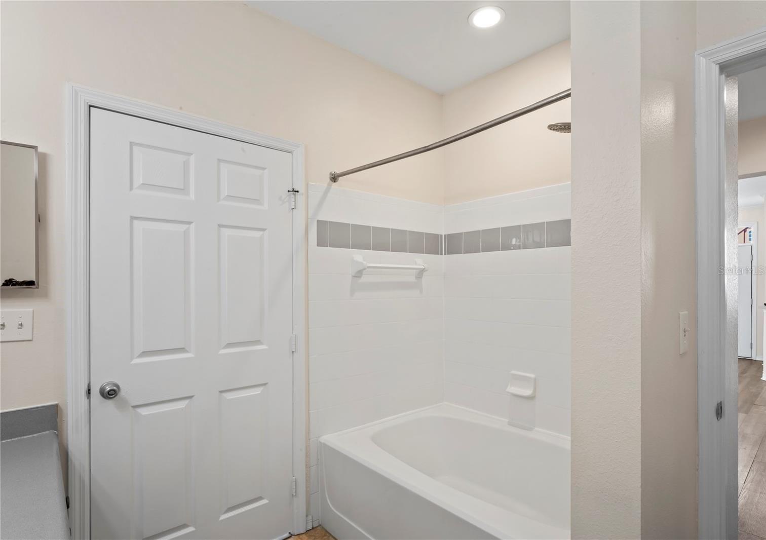 Image 23 of 42 For 10512 White Lake Court