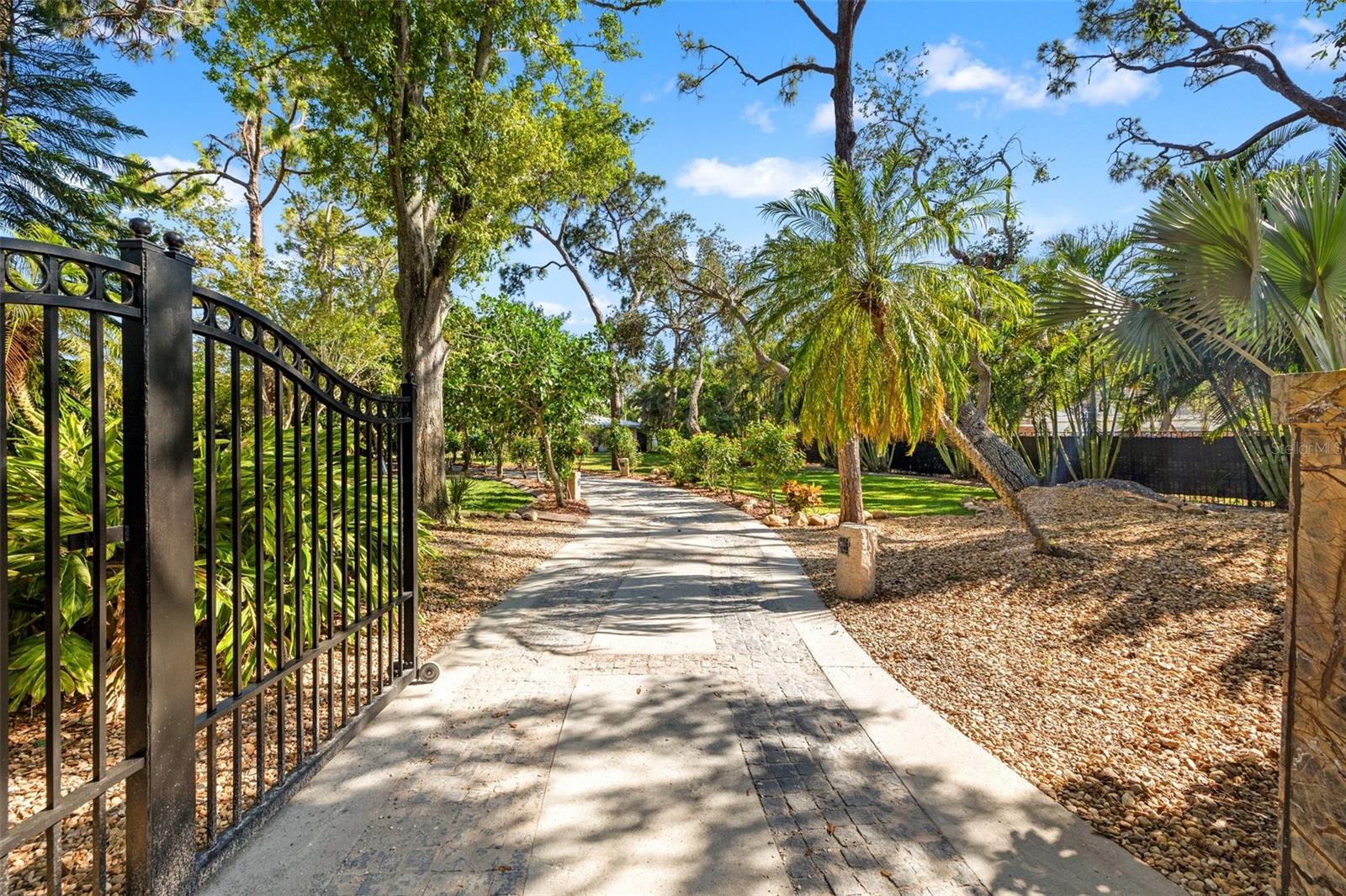 Image 10 of 66 For 2400 Pinellas Point Drive S