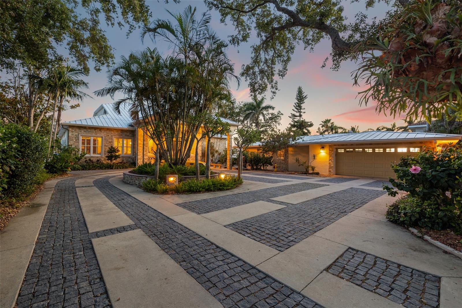 Image 13 of 66 For 2400 Pinellas Point Drive S