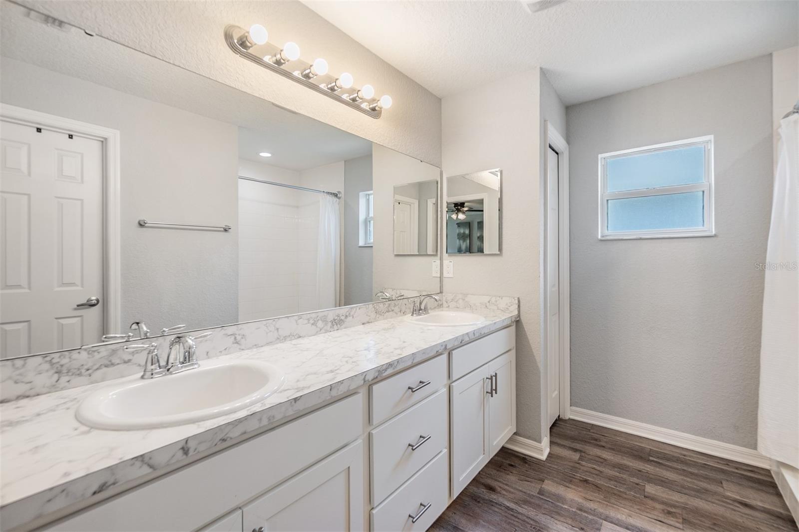 Image 22 of 39 For 13814 Harvestwood Lane