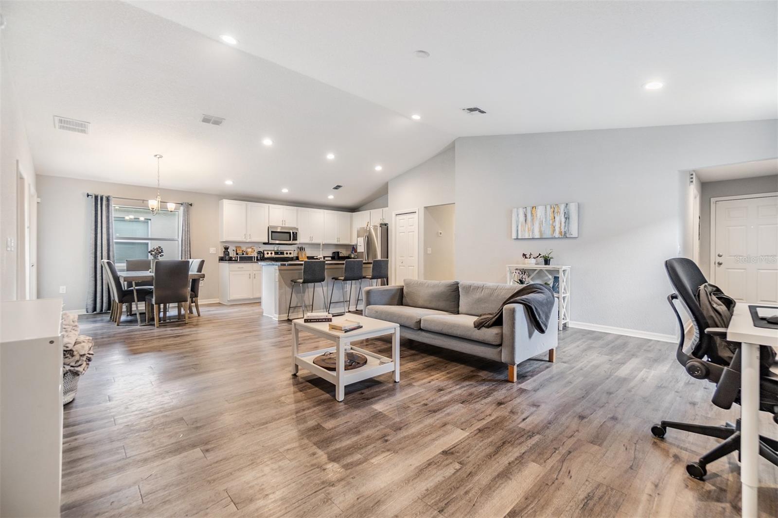 Image 9 of 39 For 13814 Harvestwood Lane