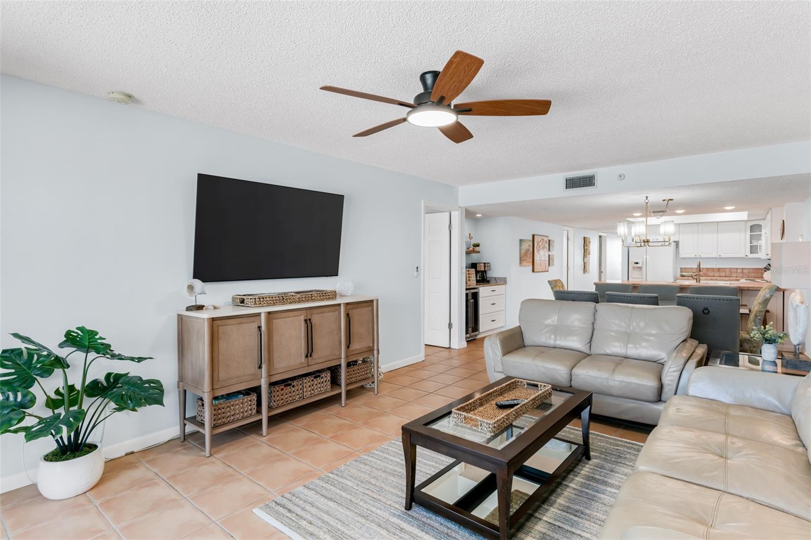 Image 15 of 53 For 17500 Gulf Boulevard 407