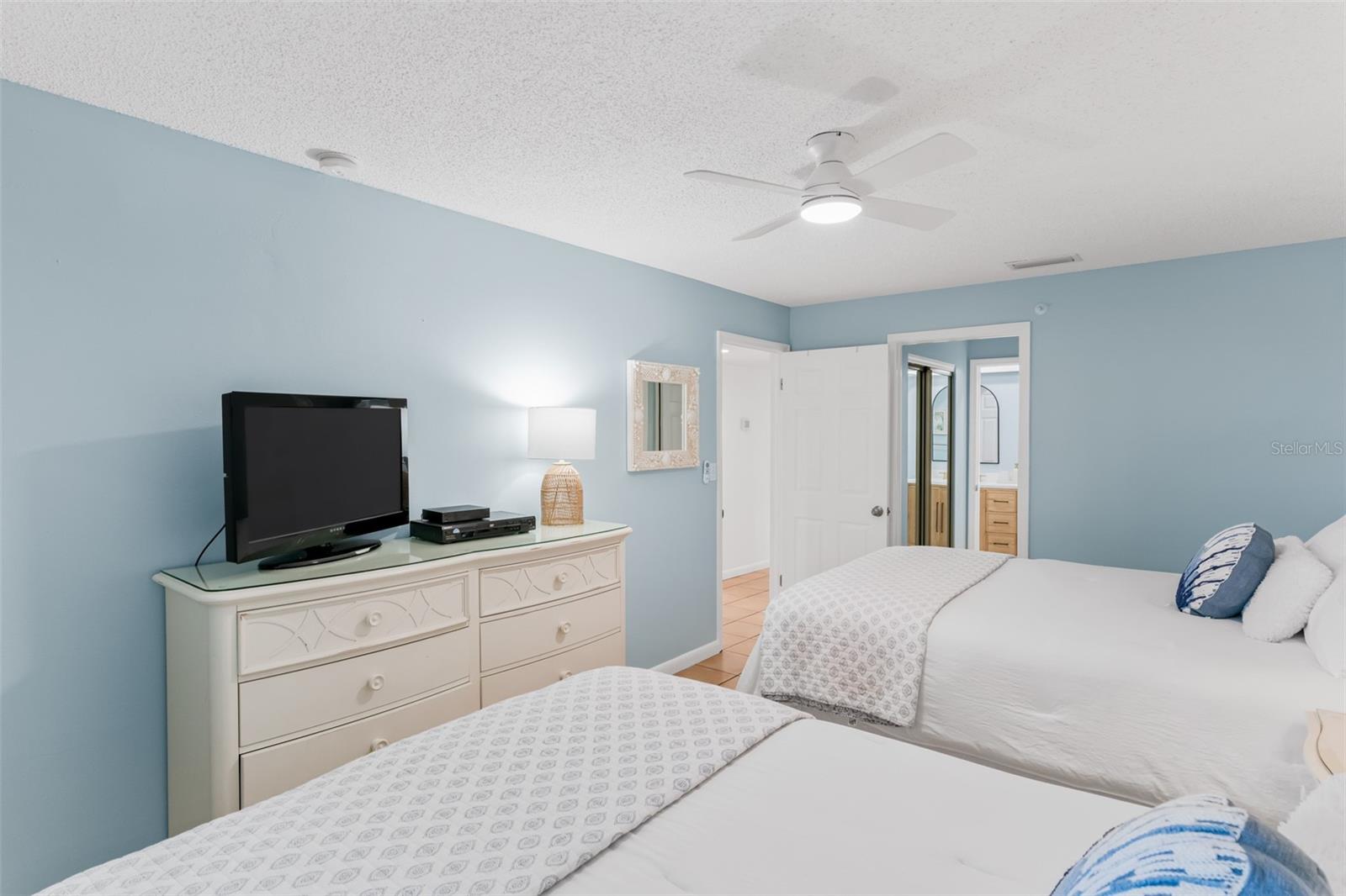 Image 35 of 53 For 17500 Gulf Boulevard 407