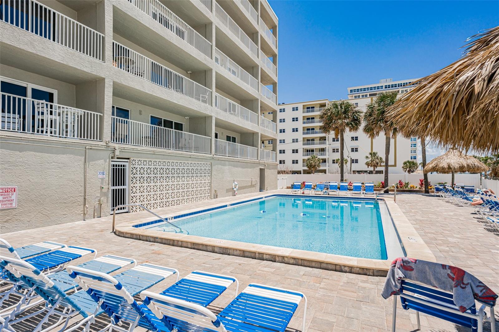 Image 49 of 53 For 17500 Gulf Boulevard 407