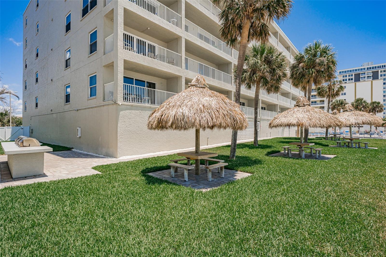 Image 51 of 53 For 17500 Gulf Boulevard 407