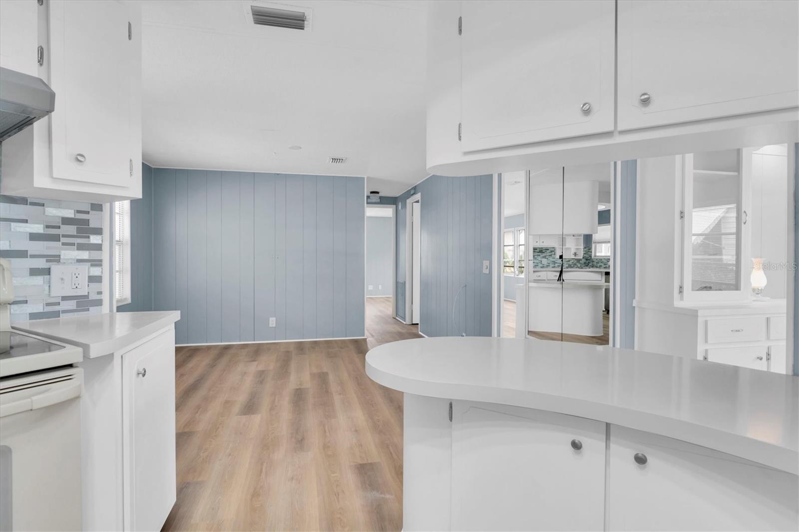 Listing photo id 8 for 11 Palm Forest Drive