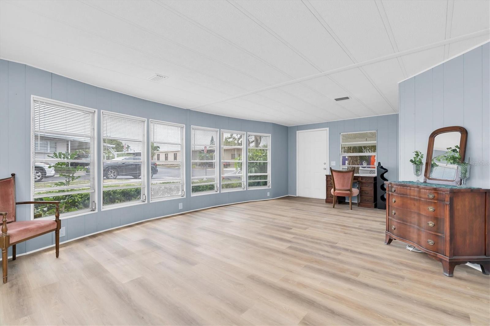 Listing photo id 11 for 11 Palm Forest Drive