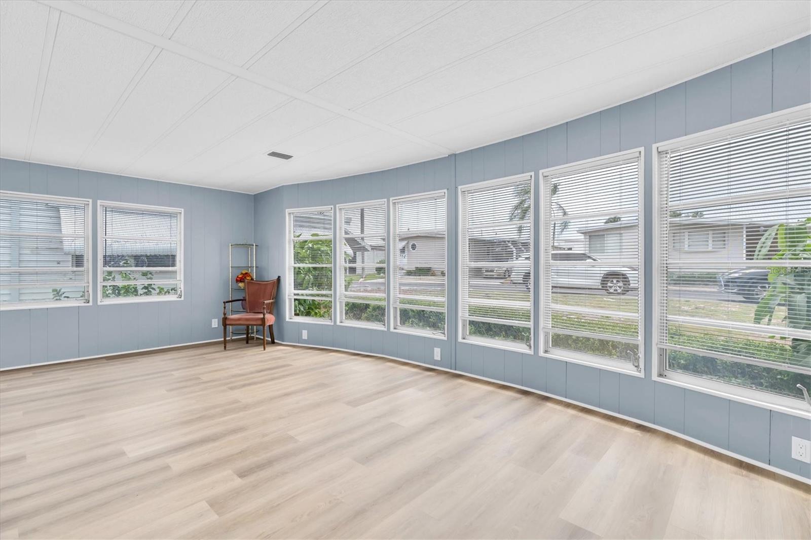 Listing photo id 12 for 11 Palm Forest Drive