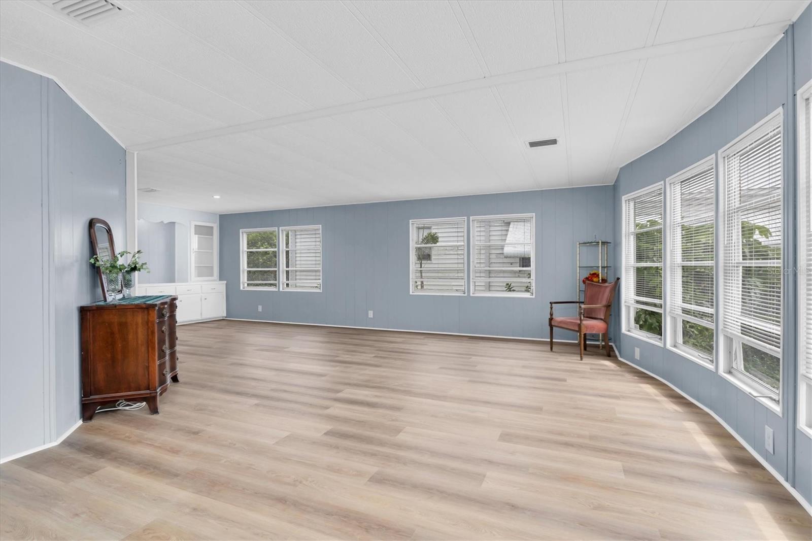 Listing photo id 13 for 11 Palm Forest Drive