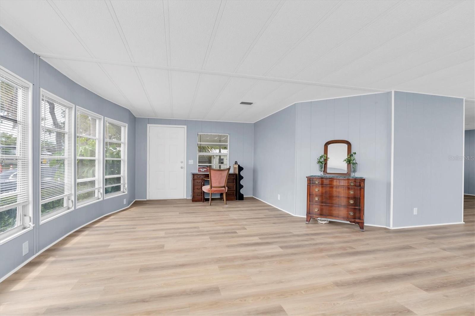 Listing photo id 14 for 11 Palm Forest Drive