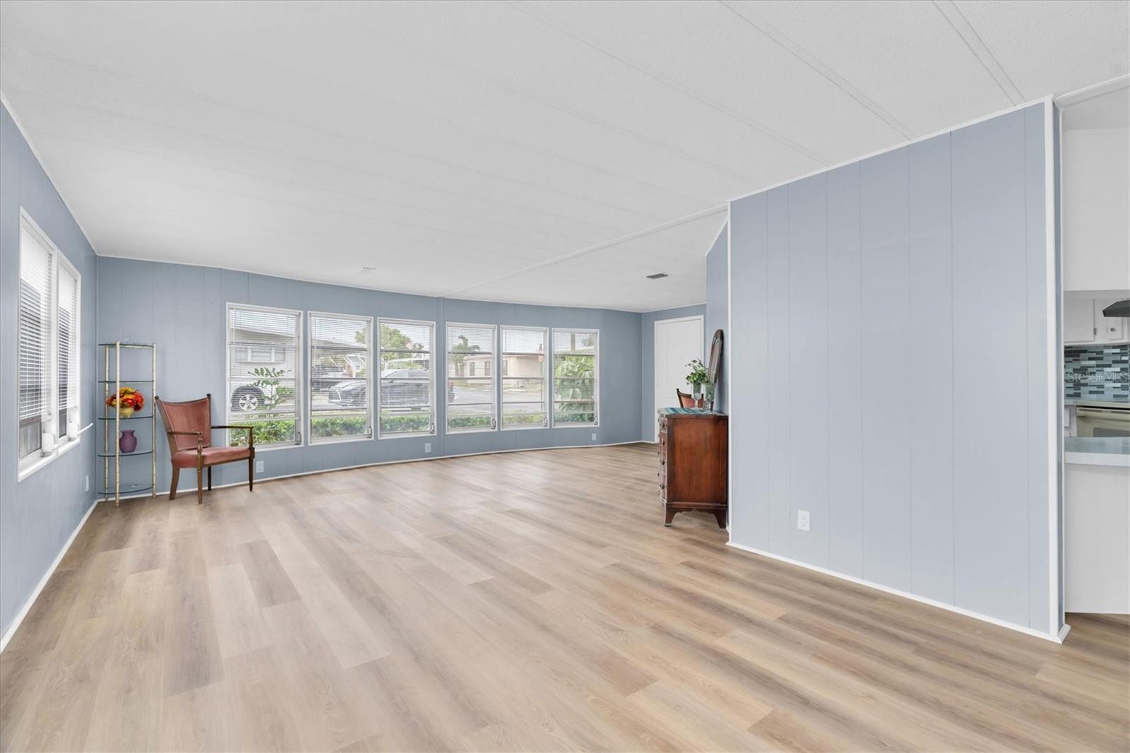 Listing photo id 17 for 11 Palm Forest Drive