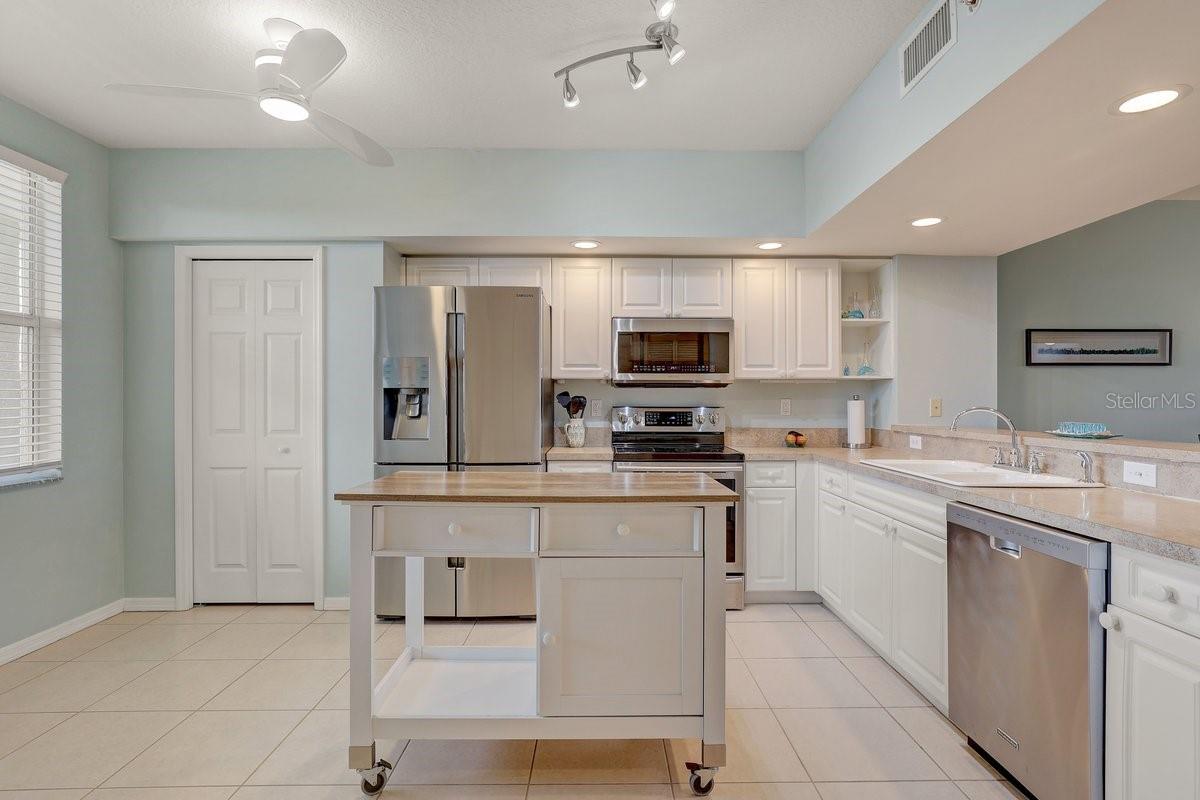 Image 7 of 31 For 960 Starkey Road 2405