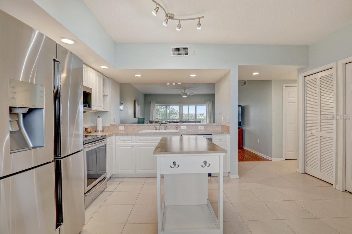 Image 8 of 31 For 960 Starkey Road 2405