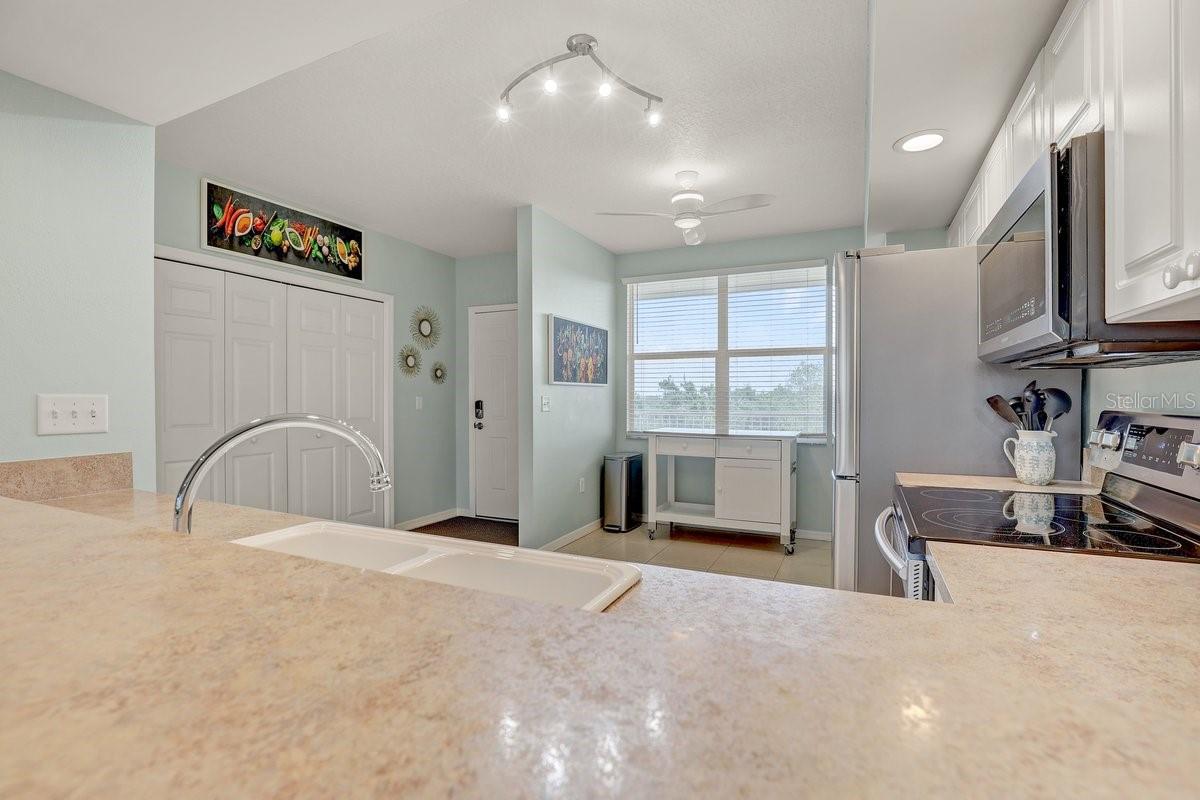 Image 9 of 31 For 960 Starkey Road 2405