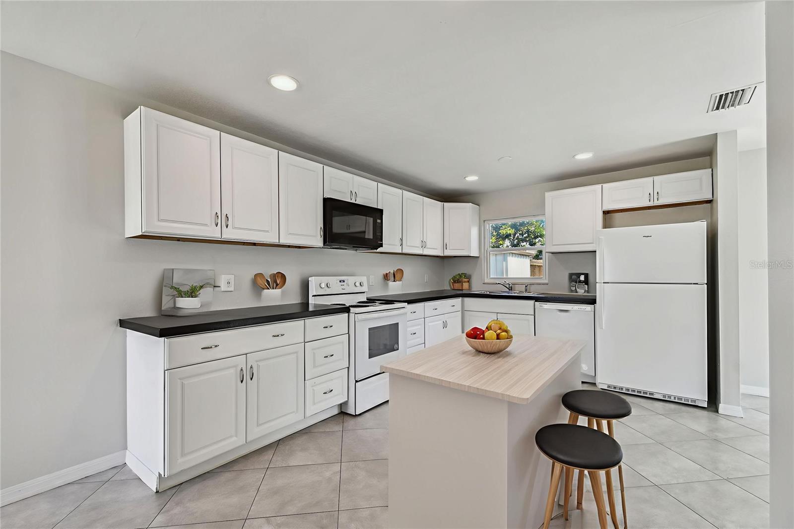 Image 4 of 12 For 6604 2nd Avenue Ne