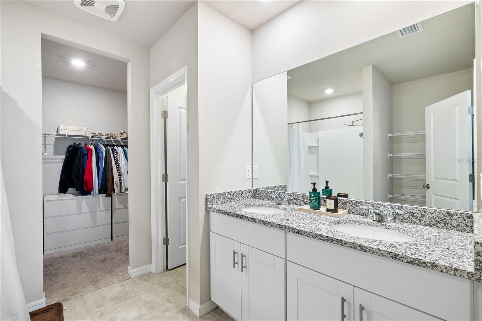 Image 15 of 32 For 11123 Thornberry Drive