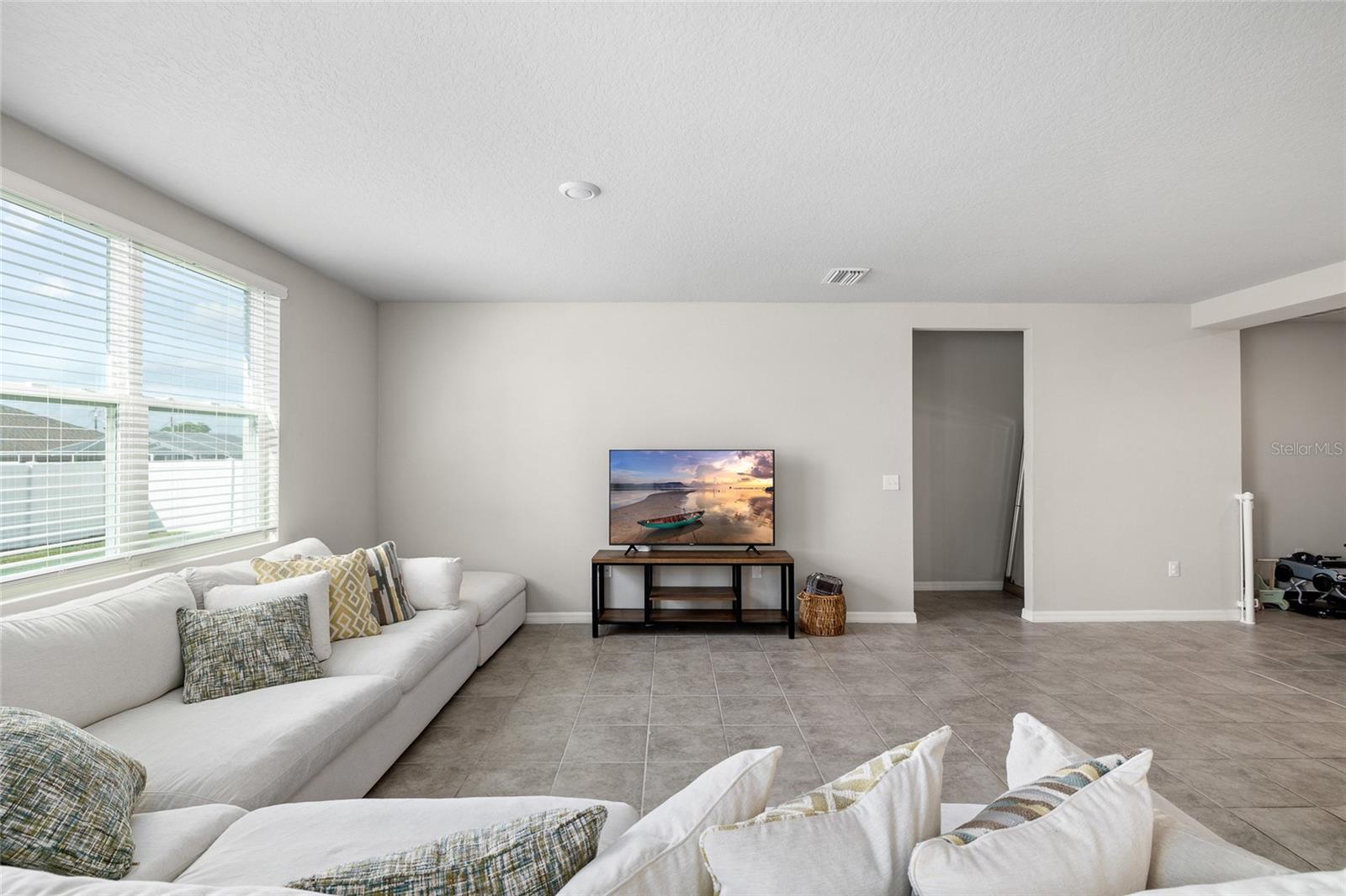 Image 6 of 32 For 11123 Thornberry Drive