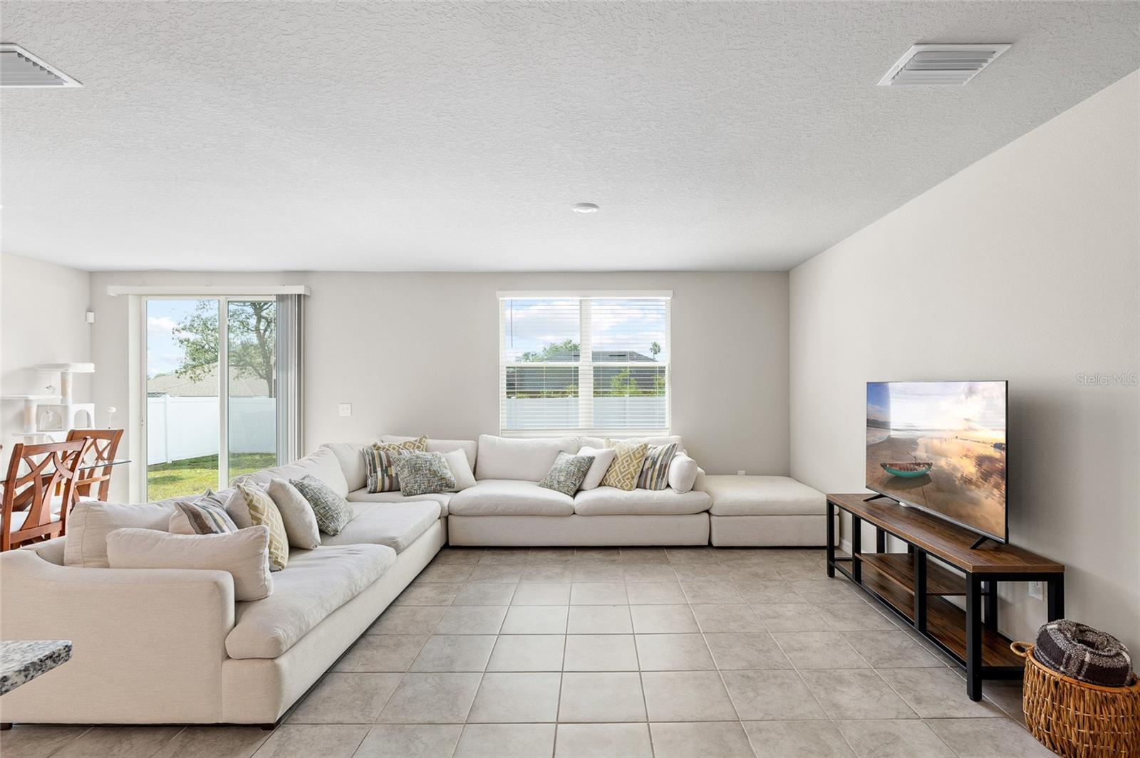 Image 7 of 32 For 11123 Thornberry Drive