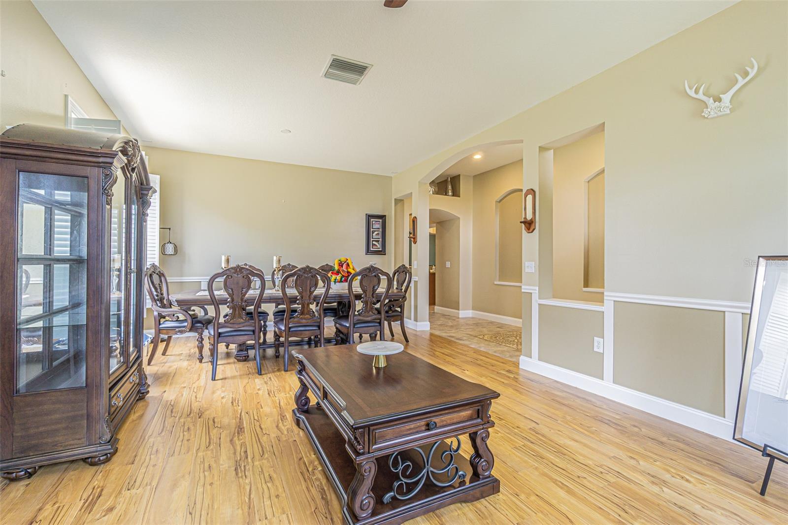 Image 16 of 49 For 2124 Rensselaer Drive