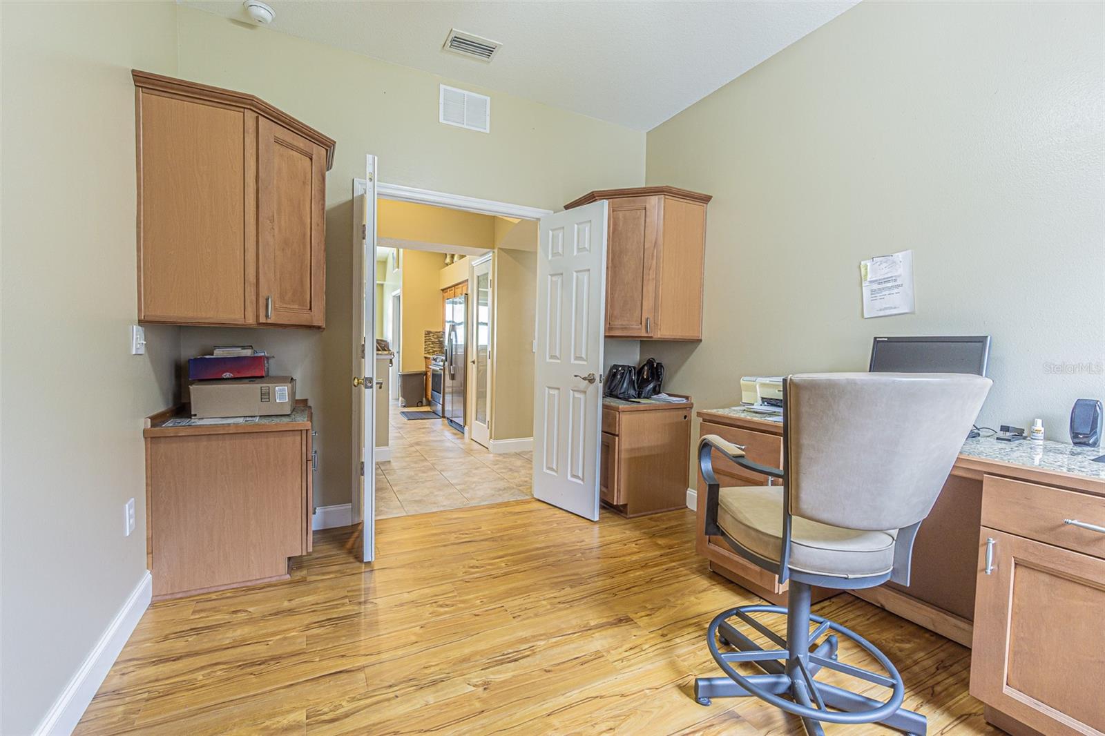 Image 20 of 49 For 2124 Rensselaer Drive