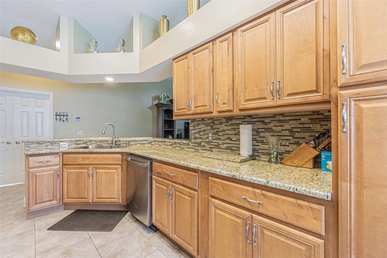 Image 27 of 49 For 2124 Rensselaer Drive