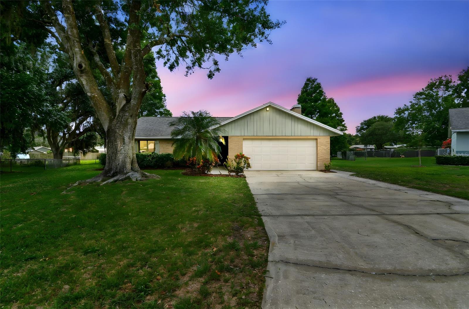 Details for 4221 Meadowbend Court, LAKELAND, FL 33811