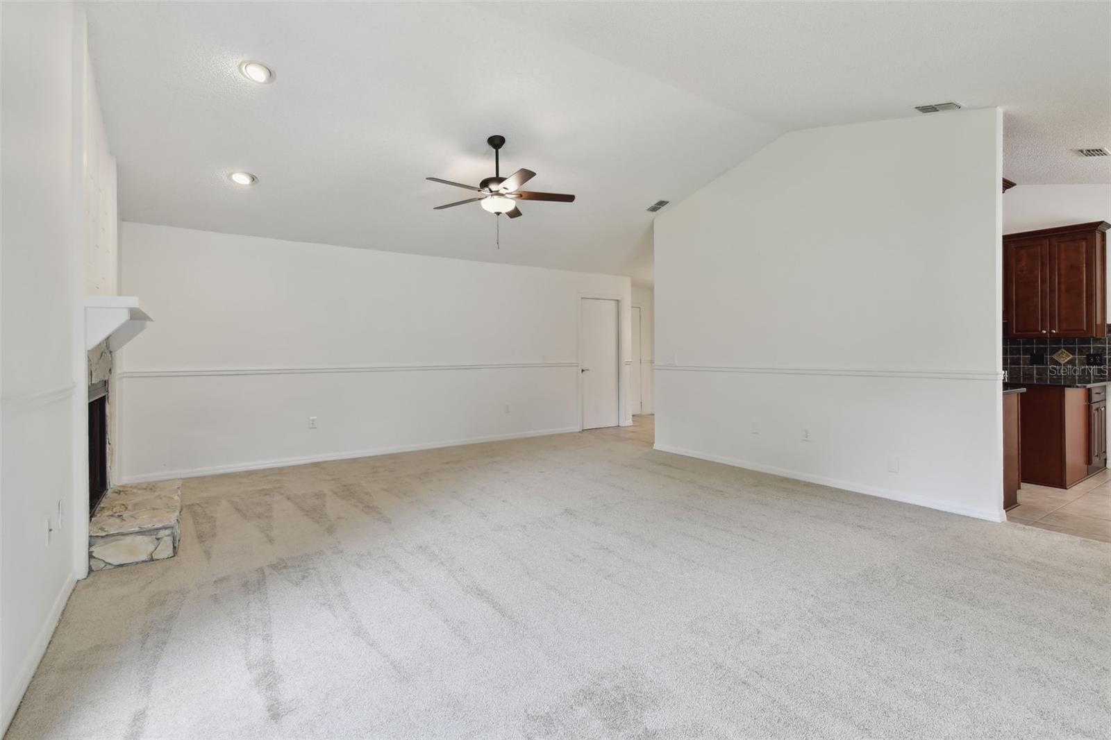 Image 18 of 79 For 4221 Meadowbend Court