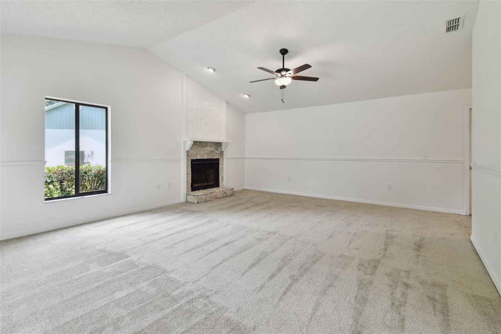 Image 19 of 79 For 4221 Meadowbend Court