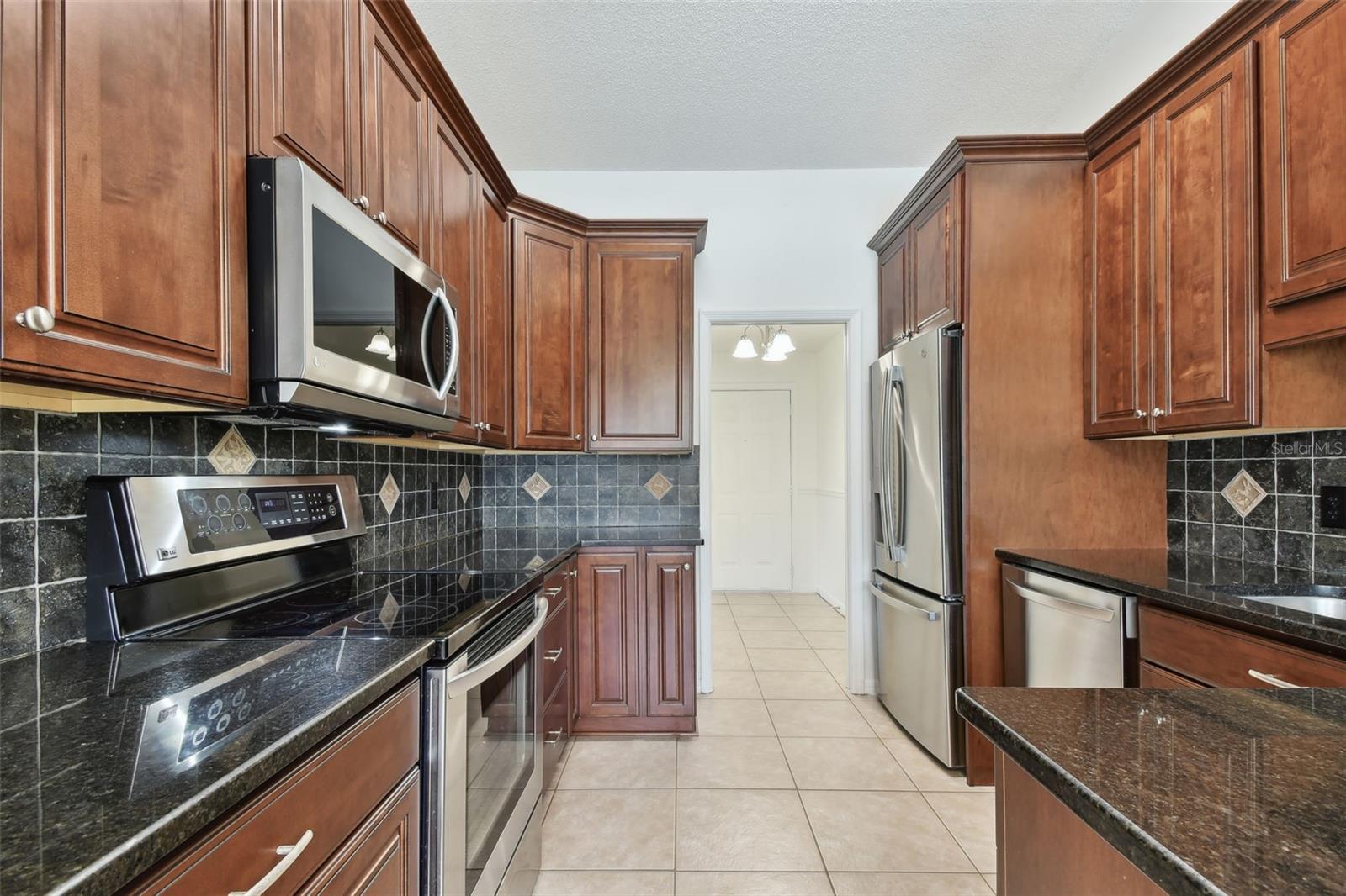 Image 4 of 79 For 4221 Meadowbend Court