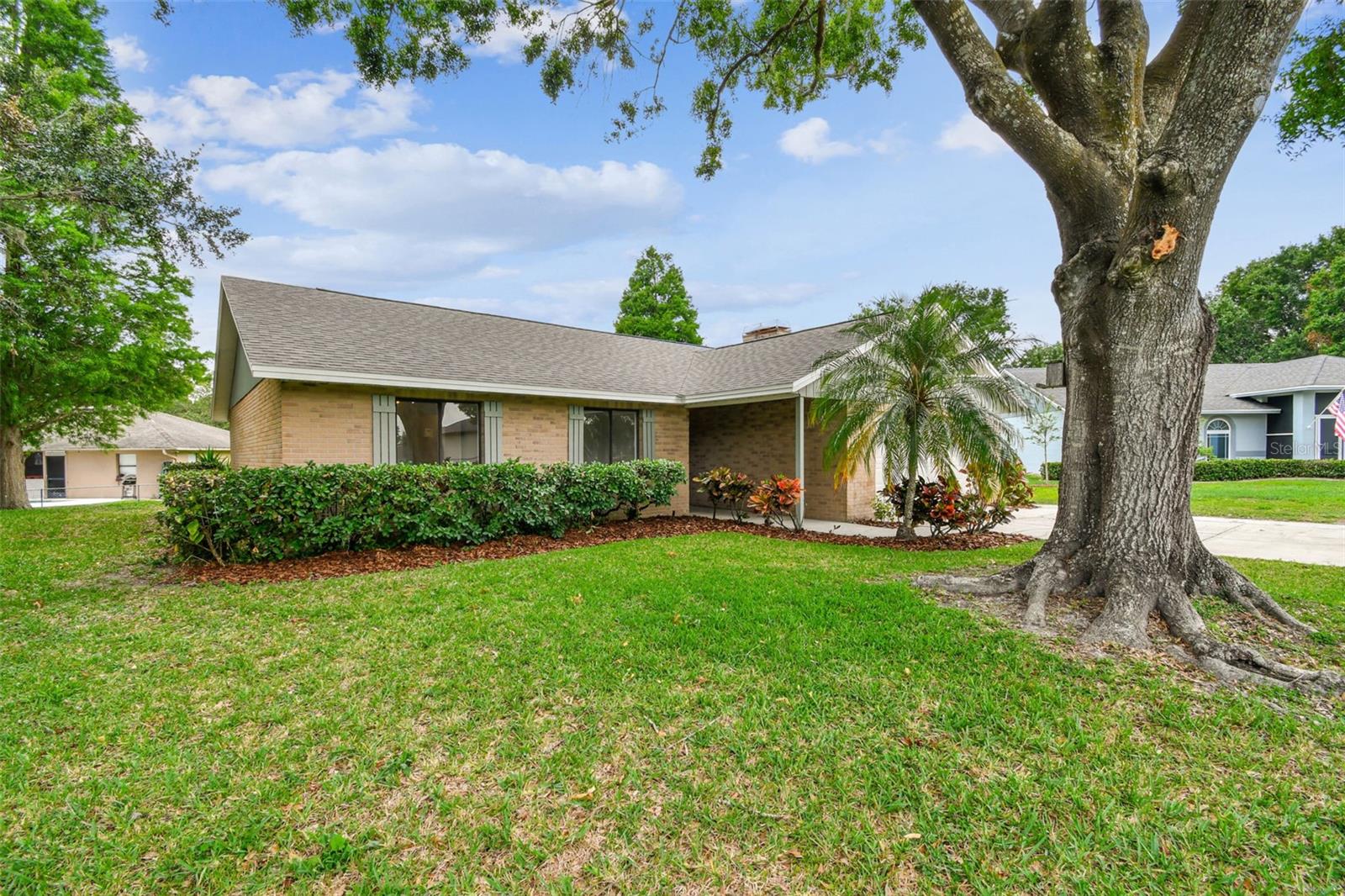 Image 6 of 79 For 4221 Meadowbend Court