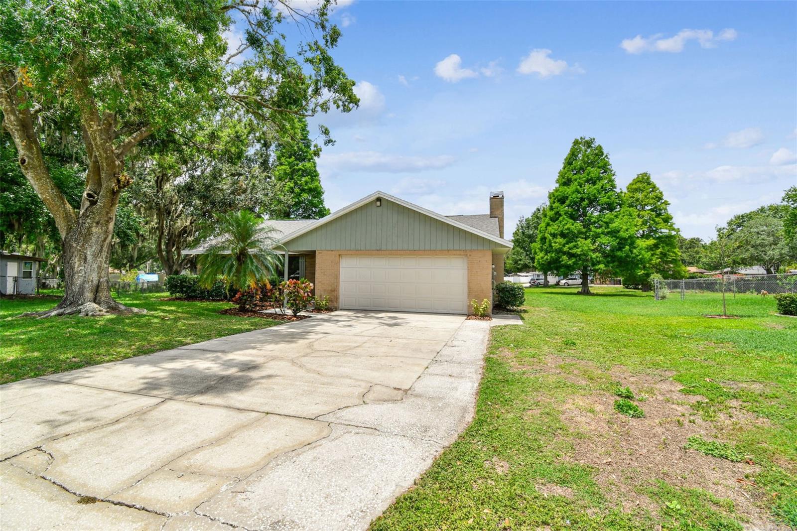 Image 7 of 79 For 4221 Meadowbend Court