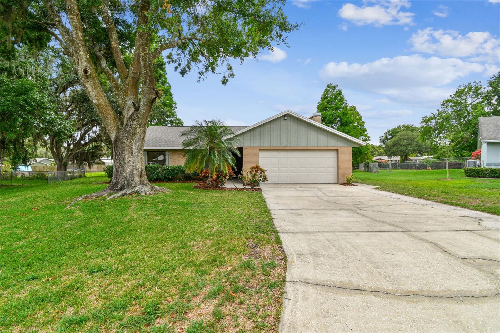 Image 8 of 79 For 4221 Meadowbend Court