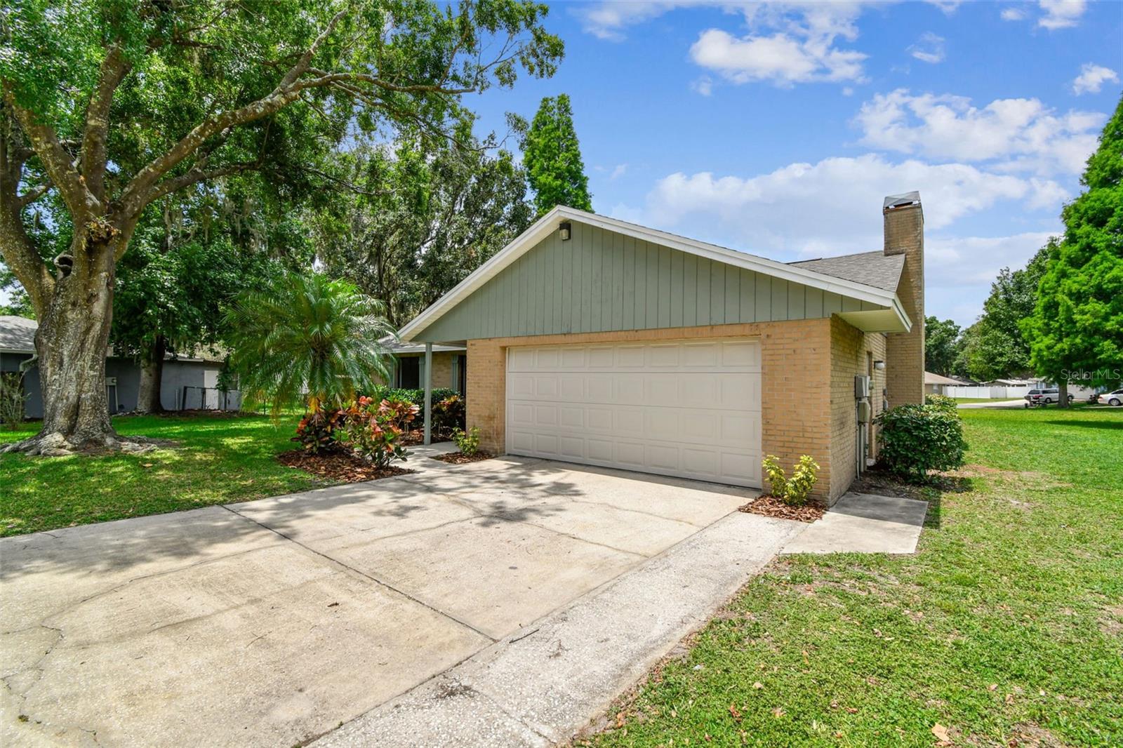 Image 9 of 79 For 4221 Meadowbend Court