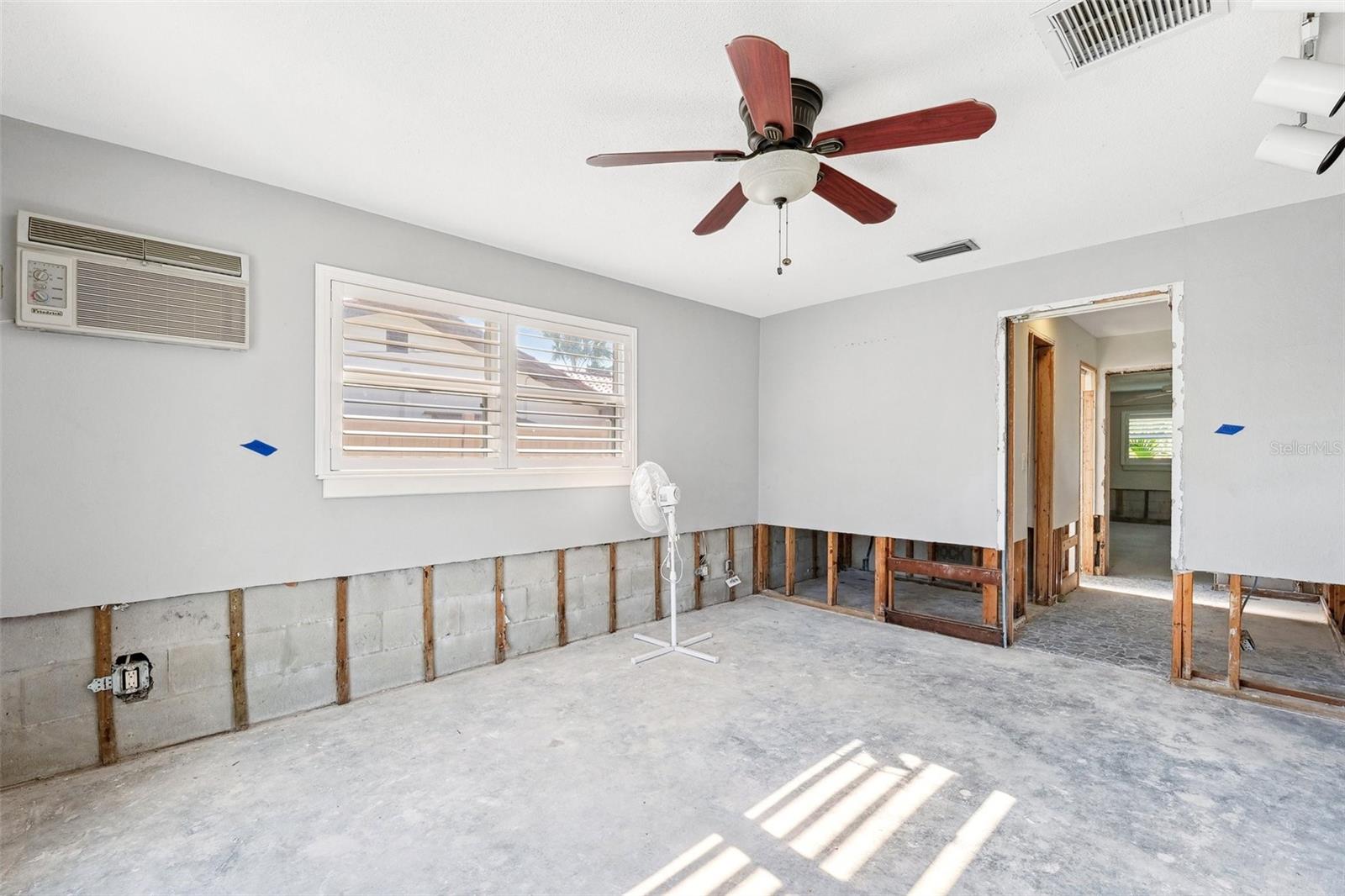 Image 14 of 30 For 1399 49th Avenue Ne