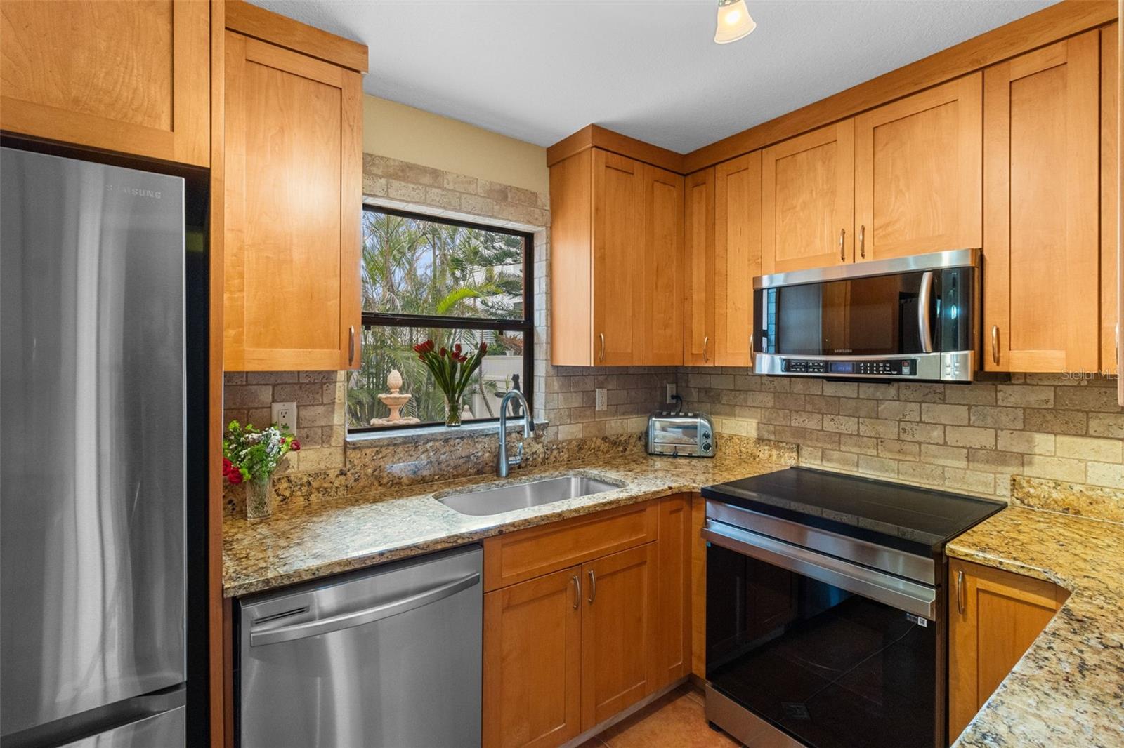 Image 14 of 52 For 819 Gulf Boulevard