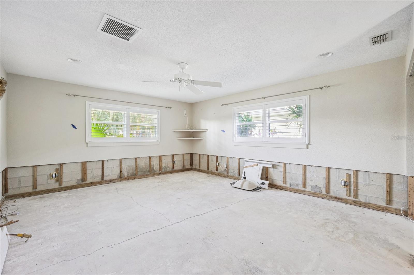 Image 19 of 34 For 1399 49th Avenue Ne