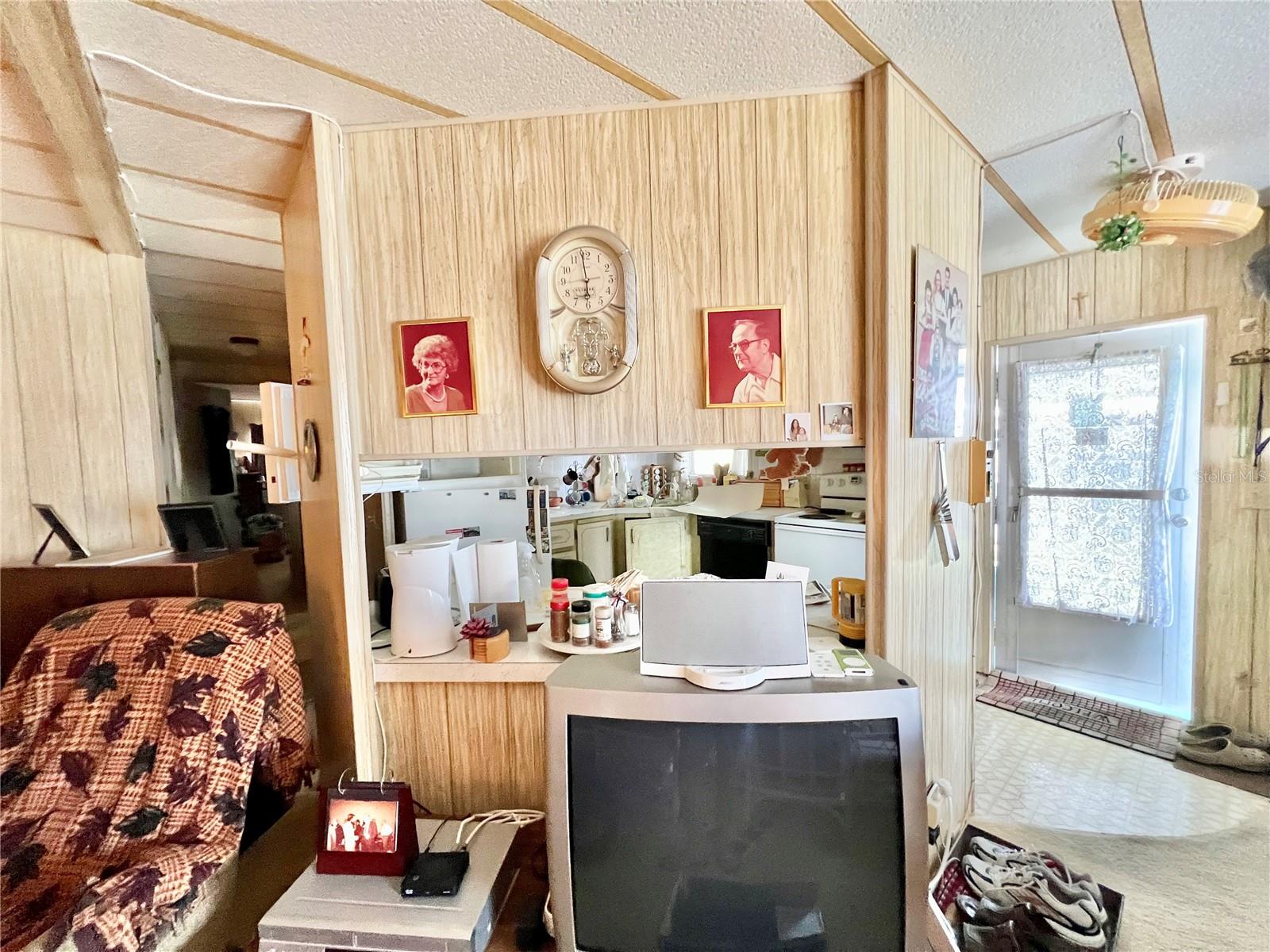 Listing photo id 8 for 1100 Belcher Road S 298