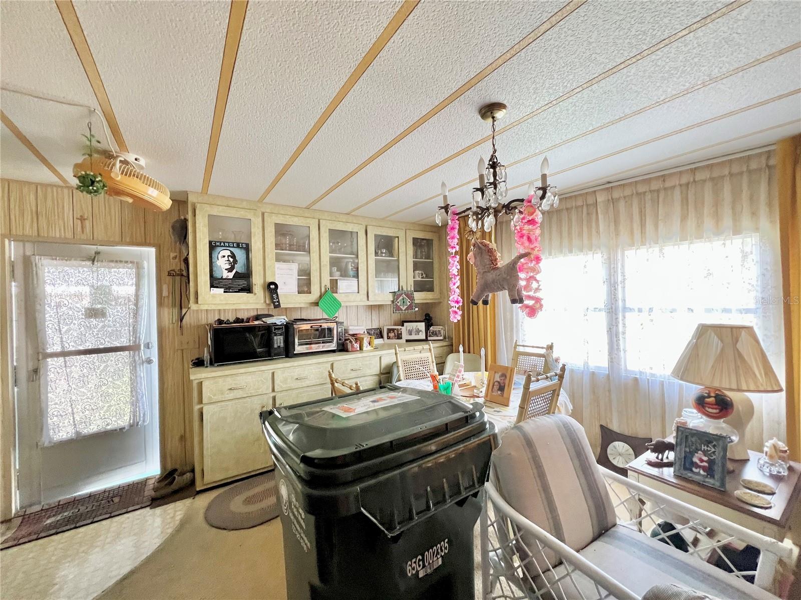 Listing photo id 9 for 1100 Belcher Road S 298