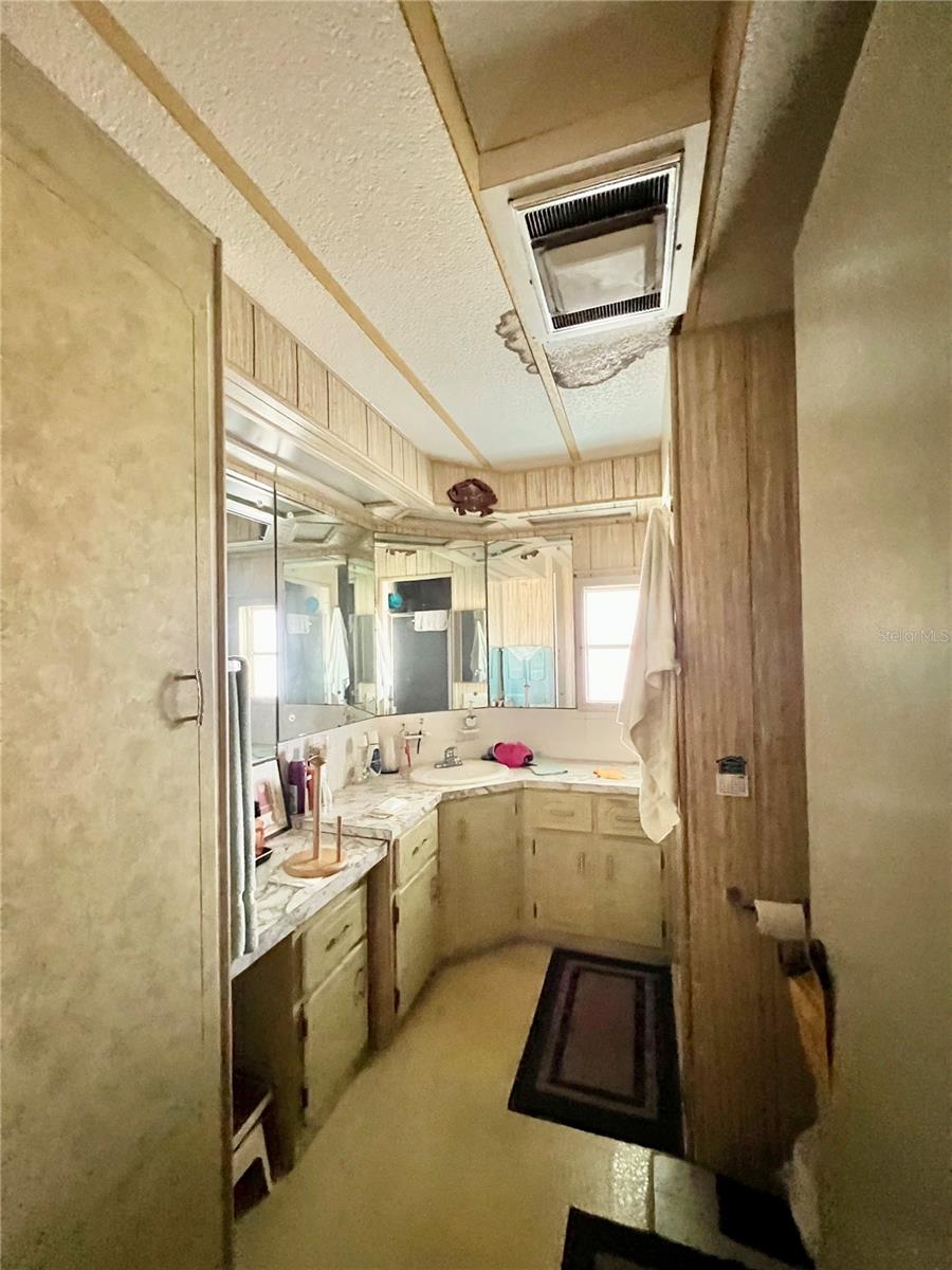Listing photo id 12 for 1100 Belcher Road S 298
