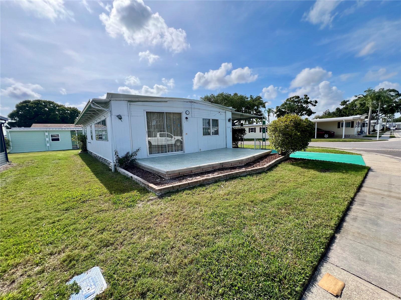 Listing photo id 0 for 1100 Belcher Road S 298