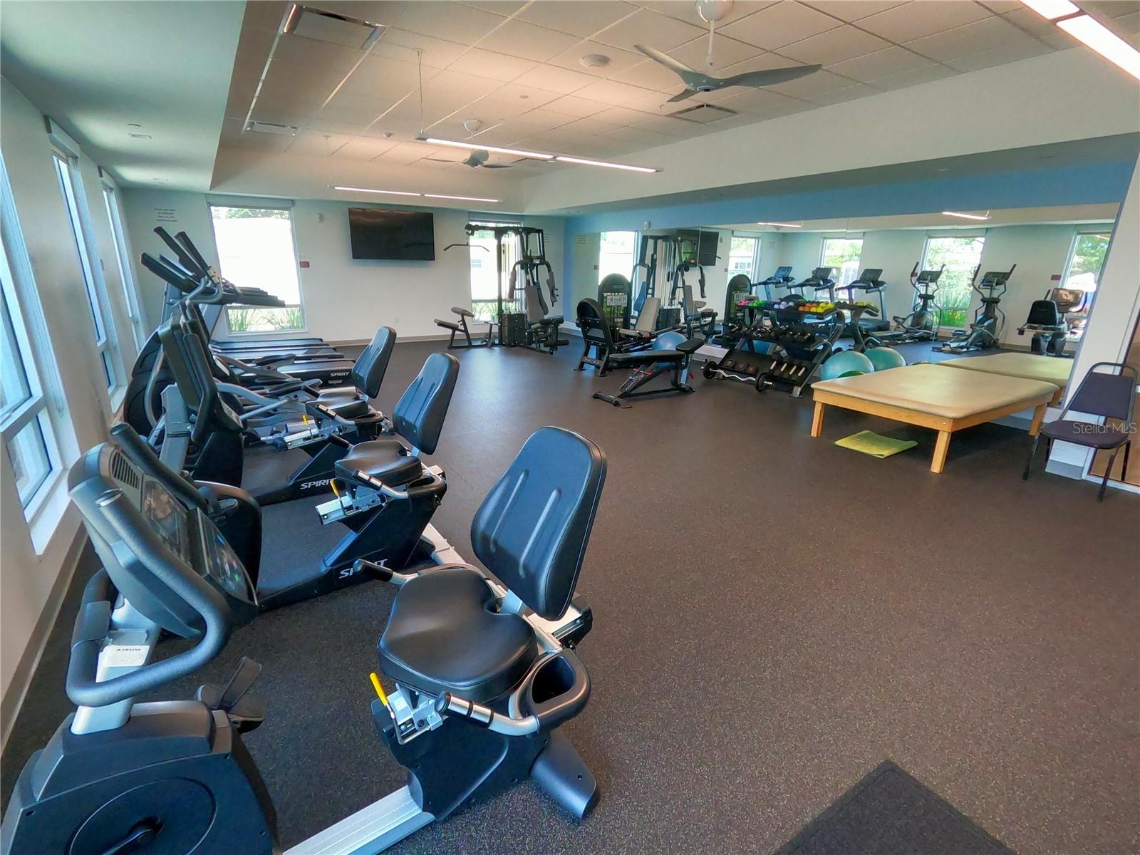 Listing photo id 37 for 1100 Belcher Road S 298