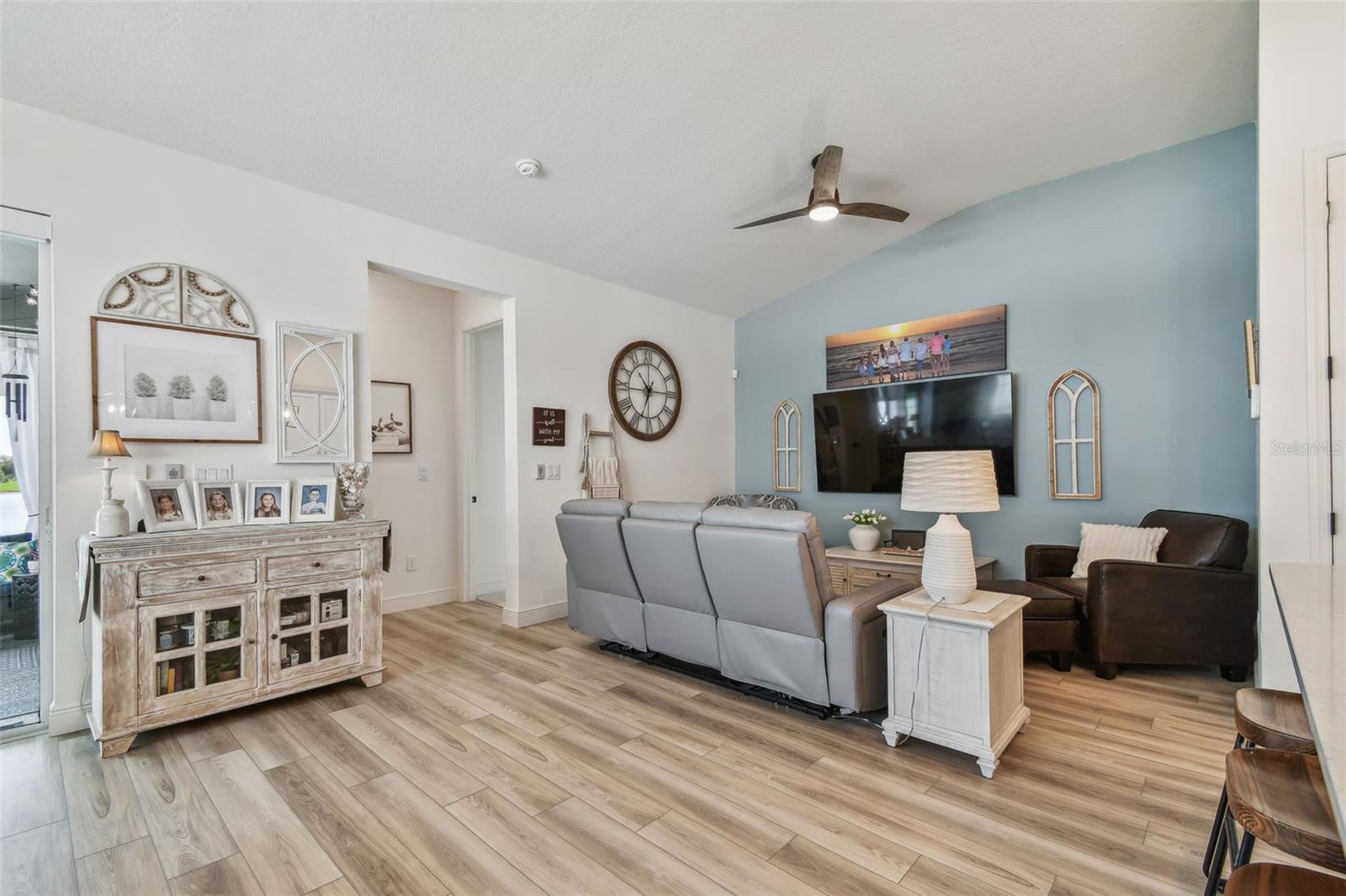 Image 18 of 82 For 9577 Sandy Bluffs Circle