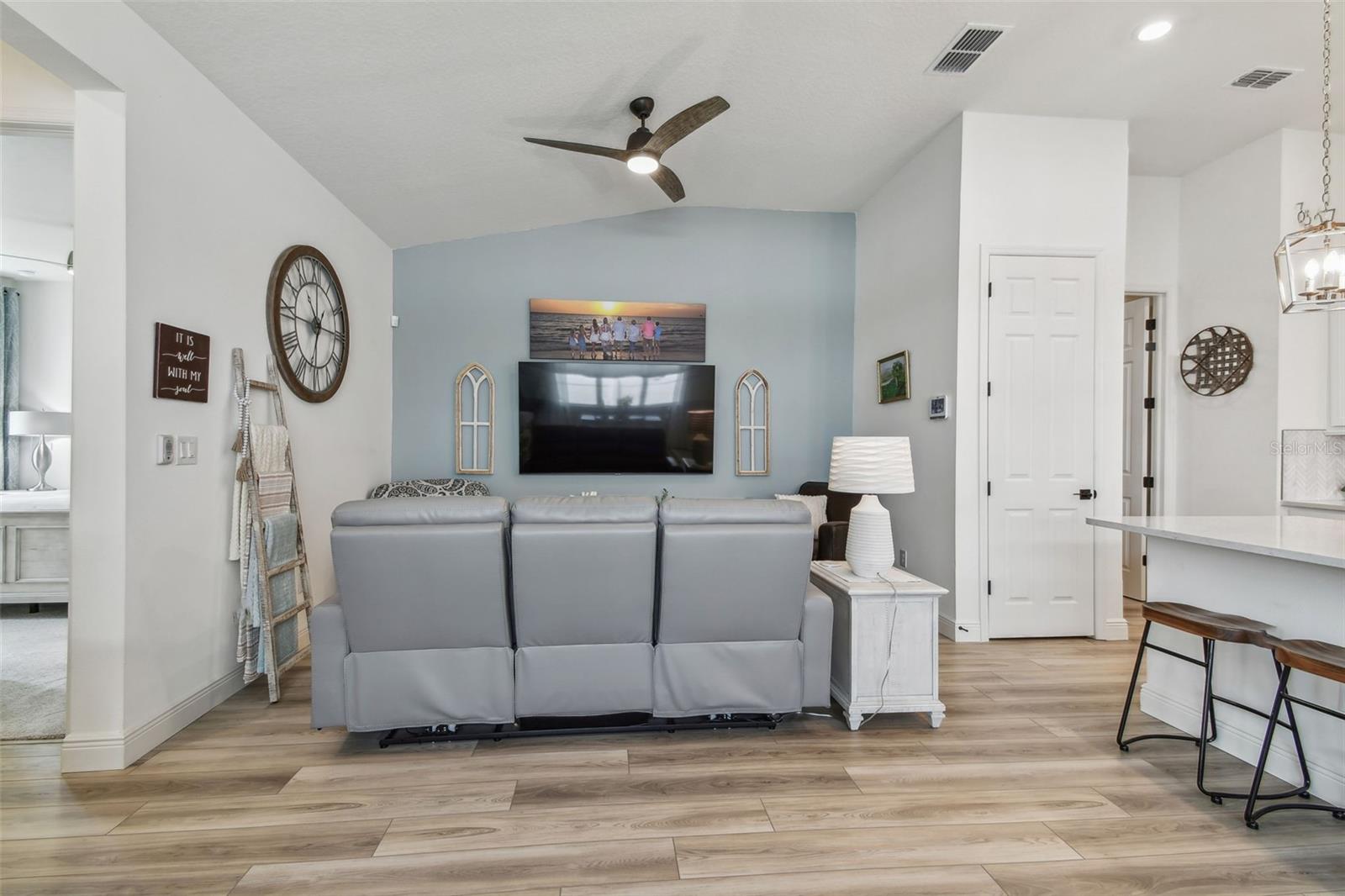 Image 20 of 82 For 9577 Sandy Bluffs Circle