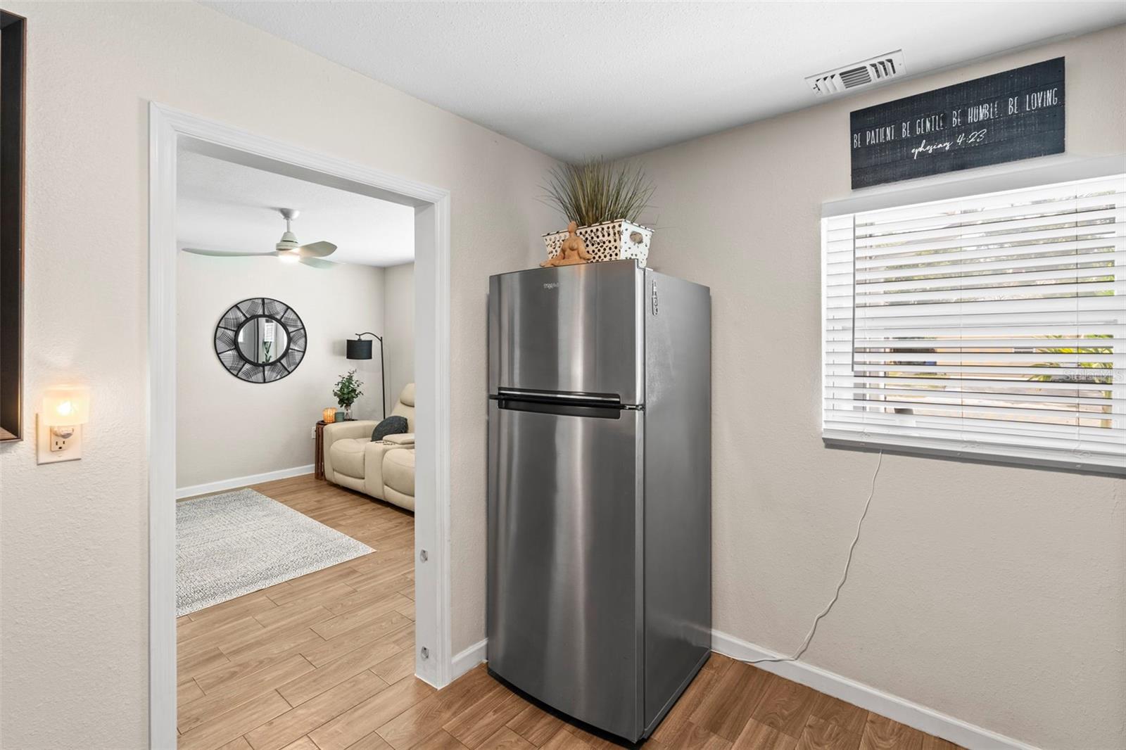 Listing photo id 8 for 512 Flame Tree Drive