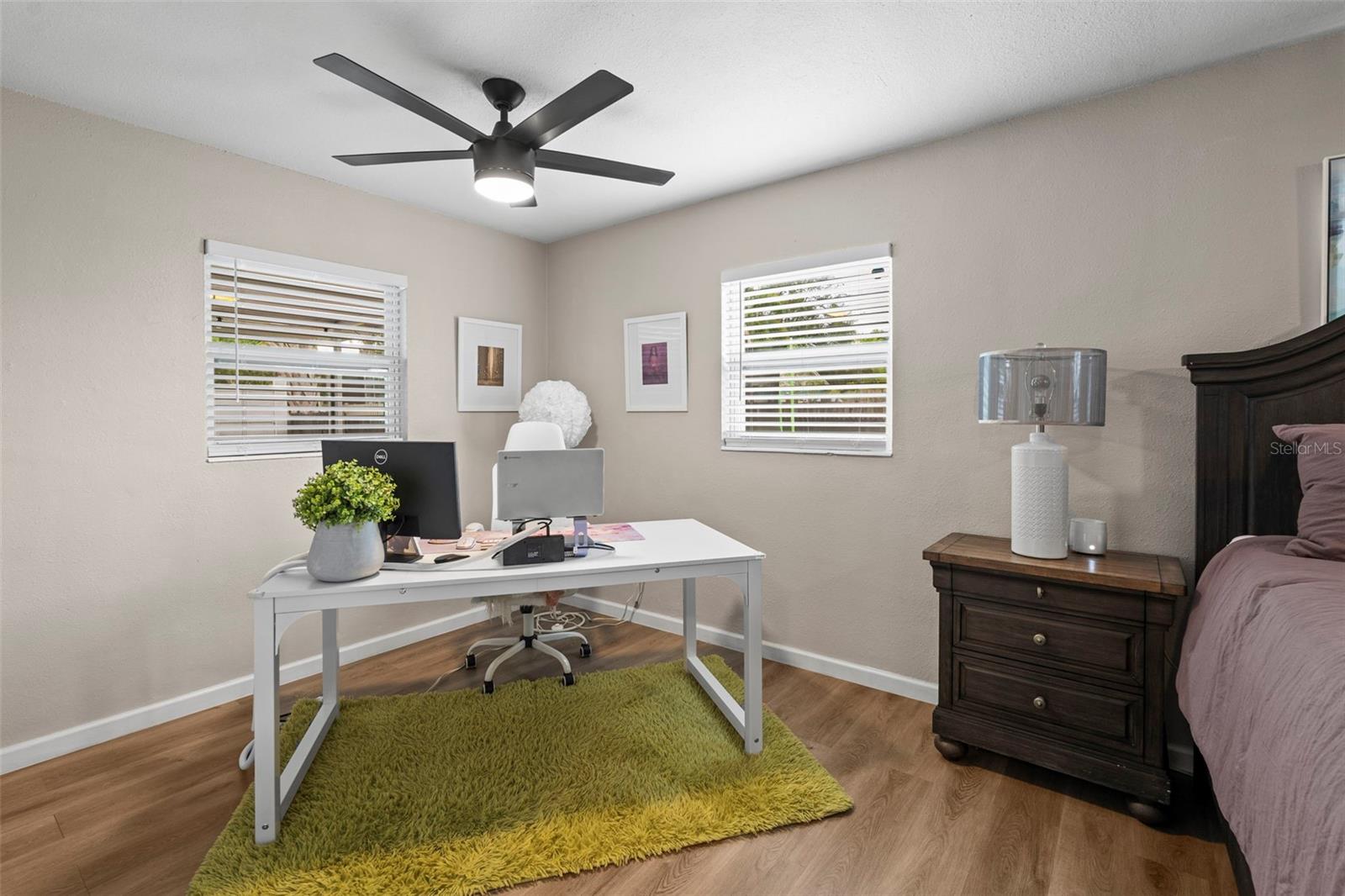 Listing photo id 11 for 512 Flame Tree Drive