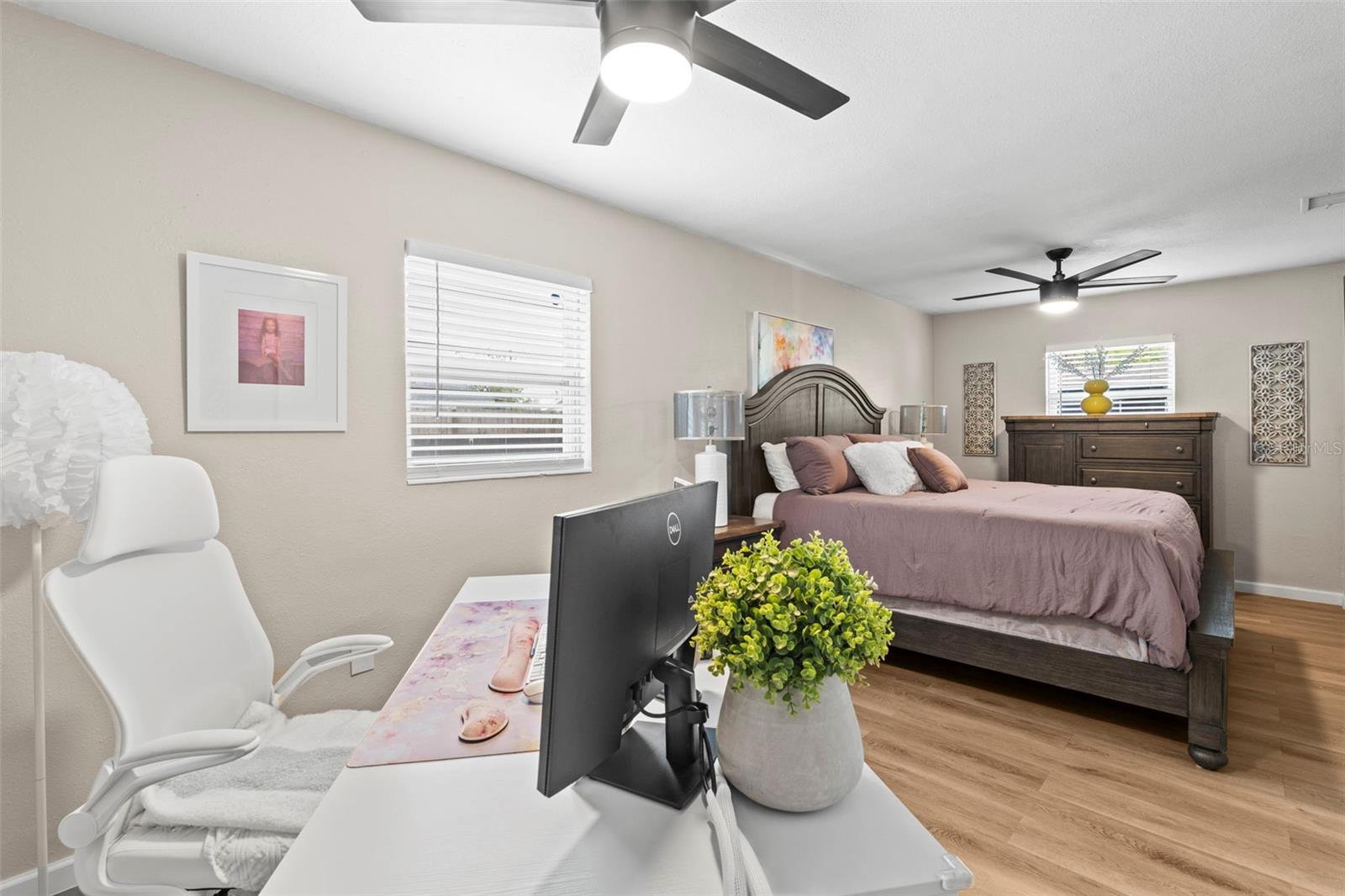 Listing photo id 12 for 512 Flame Tree Drive
