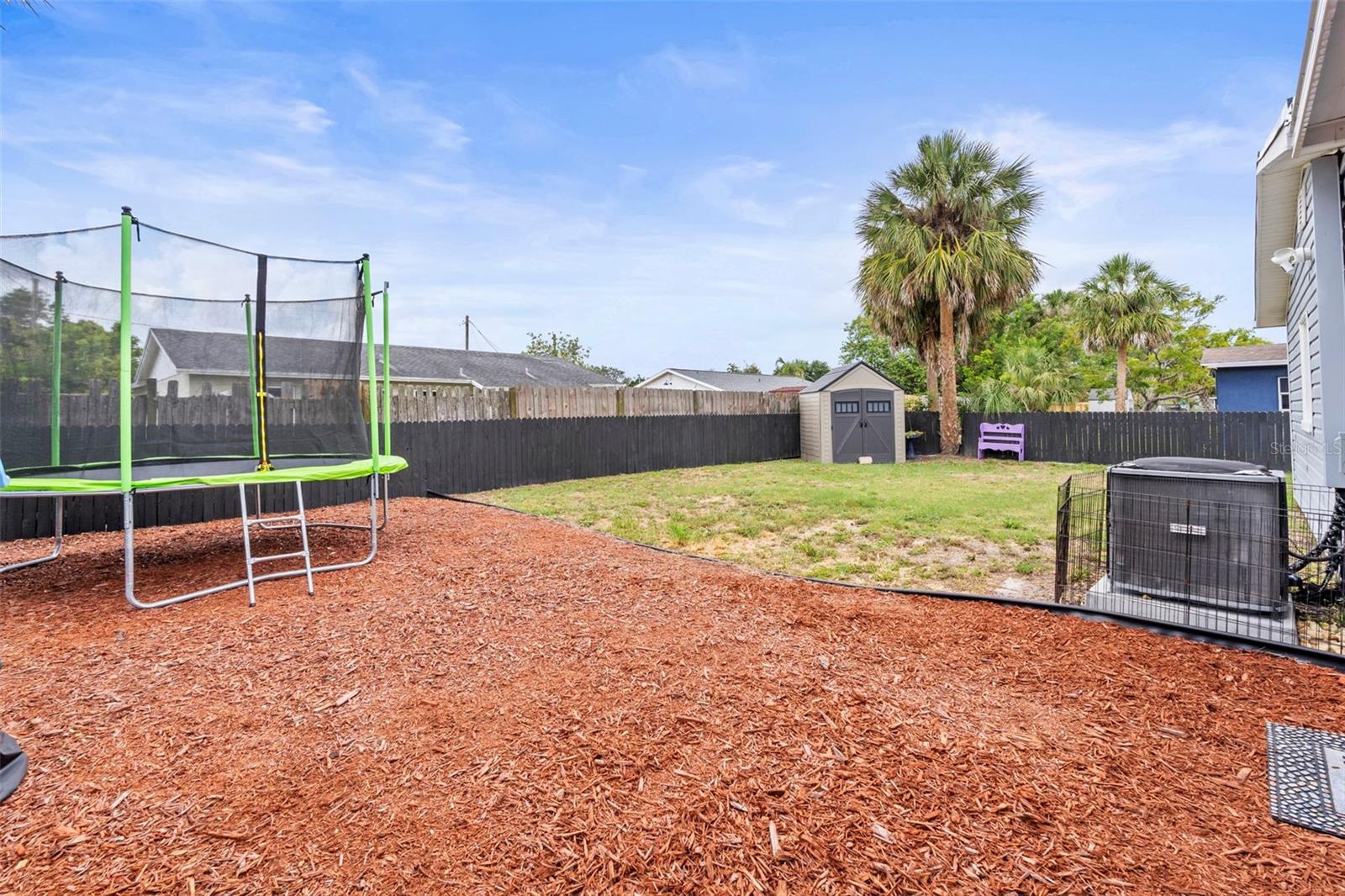 Listing photo id 18 for 512 Flame Tree Drive