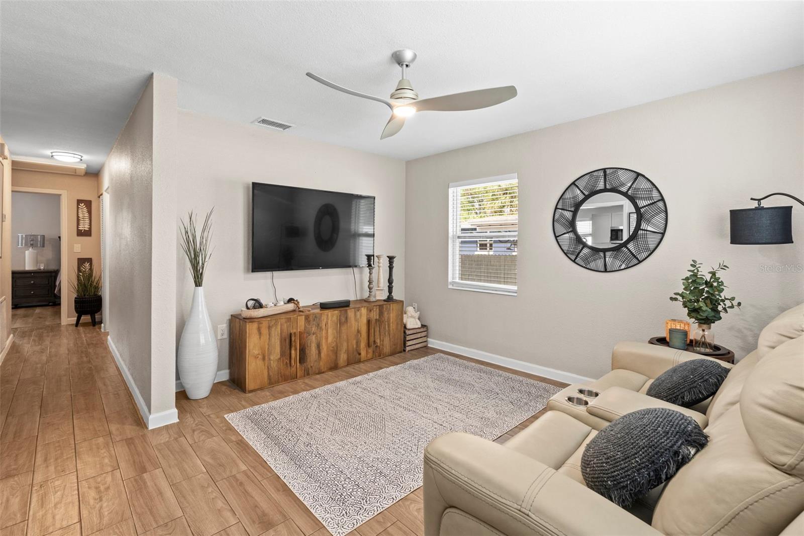 Listing photo id 2 for 512 Flame Tree Drive