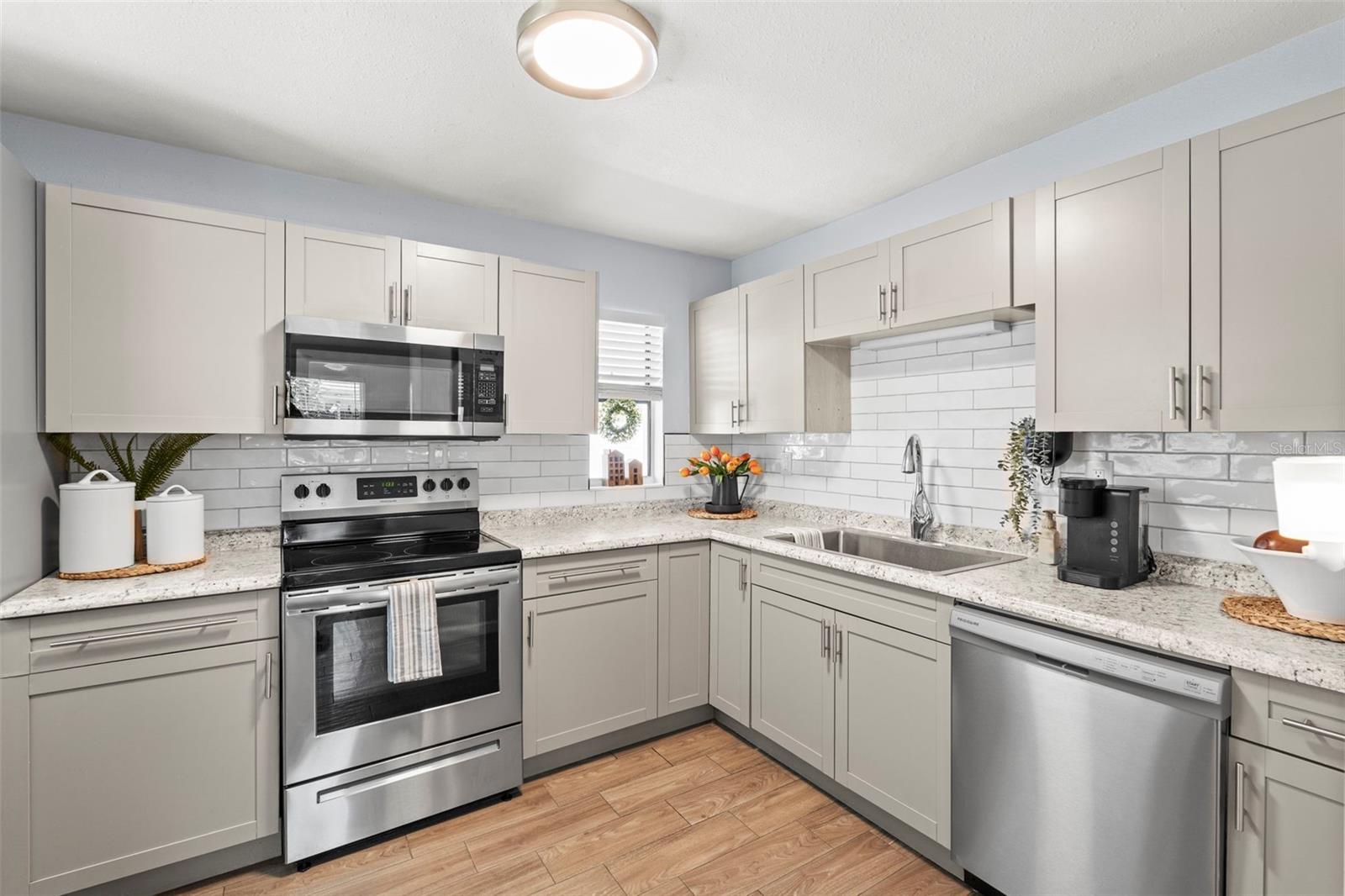 Listing photo id 5 for 512 Flame Tree Drive